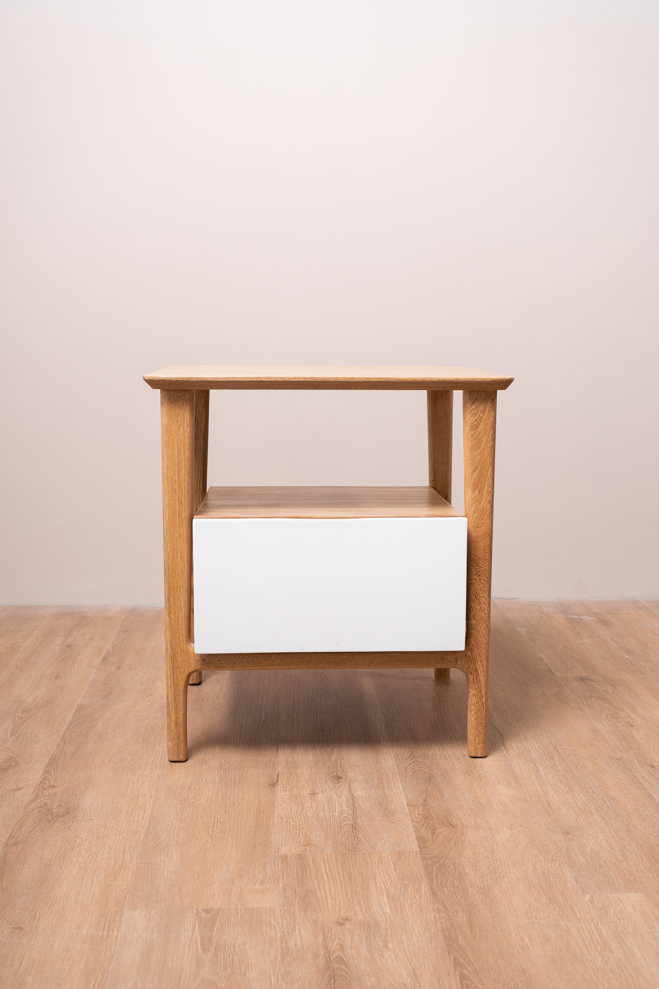 Mesa de noche ebanistas